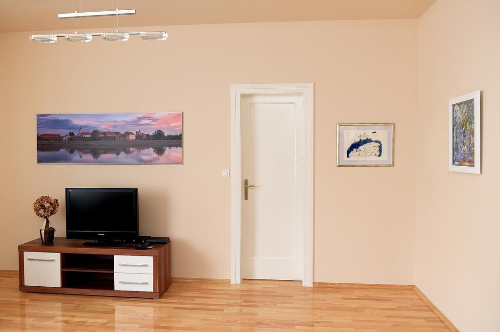 אוסילק Apartman Cesaric מראה חיצוני תמונה